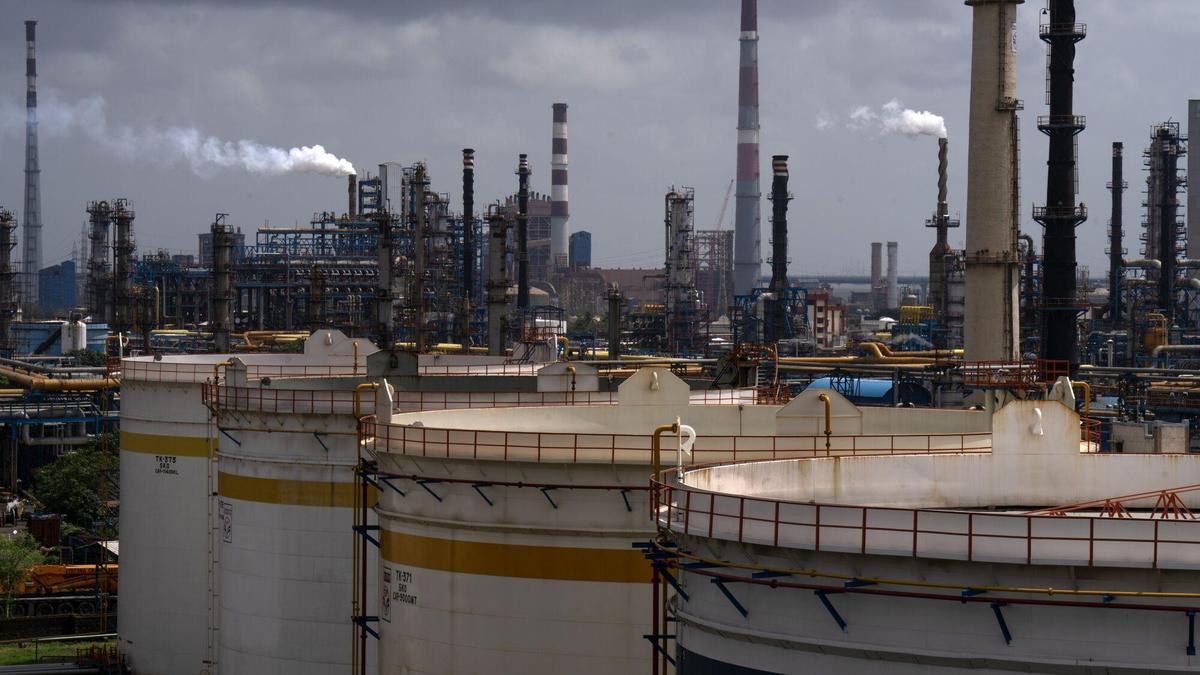 Venezuelan crude oil not easy to handle, will evaluate in due course: HPCL
