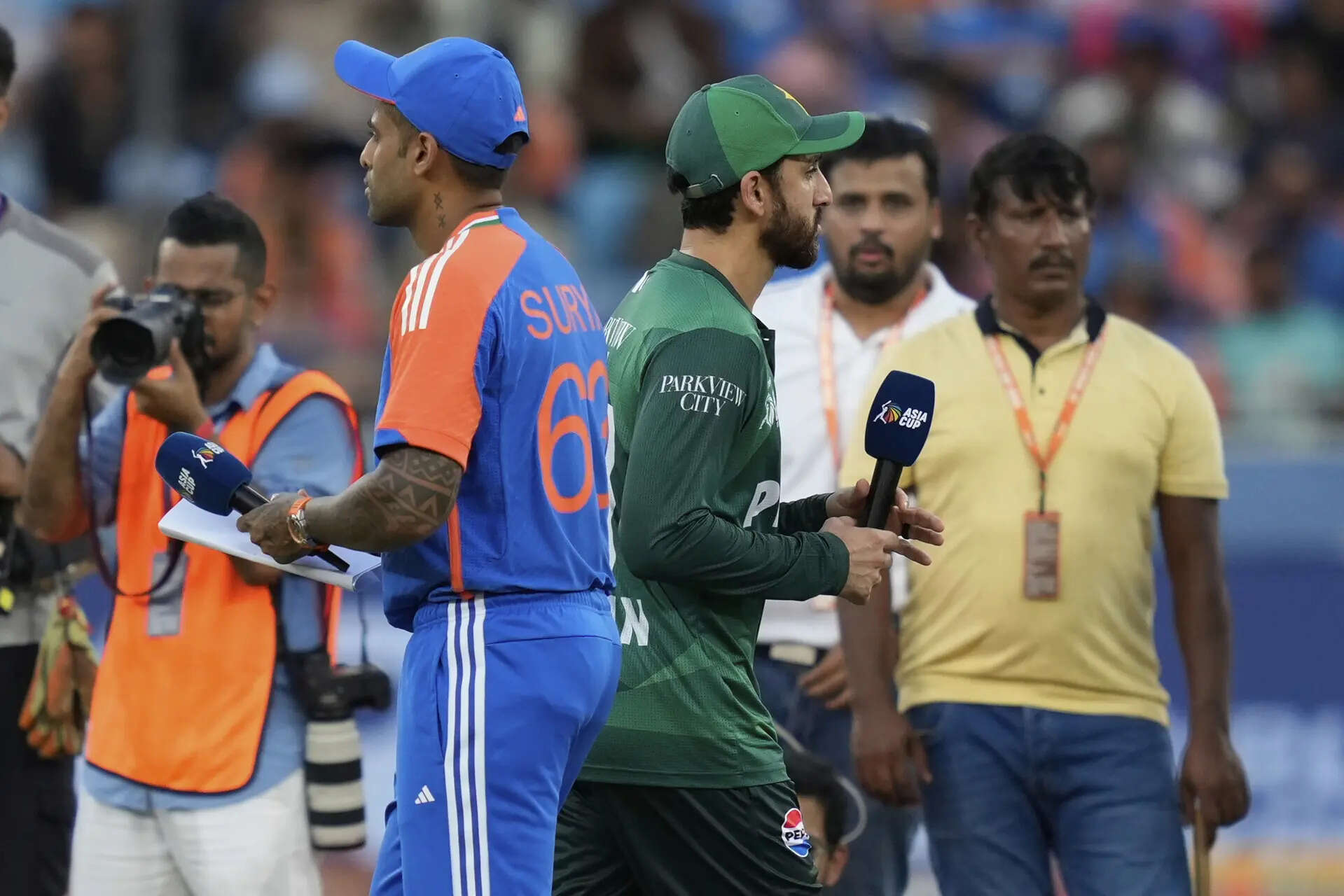 Handshake row returns: Pakistan takes dig at India ahead of T20 WC – Watch