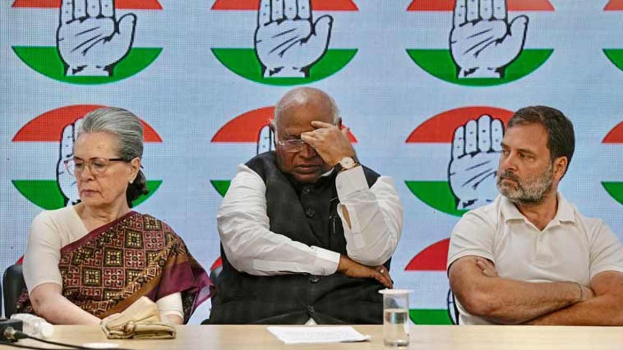 Don't air internal issues in public: Congress warns Punjab leaders