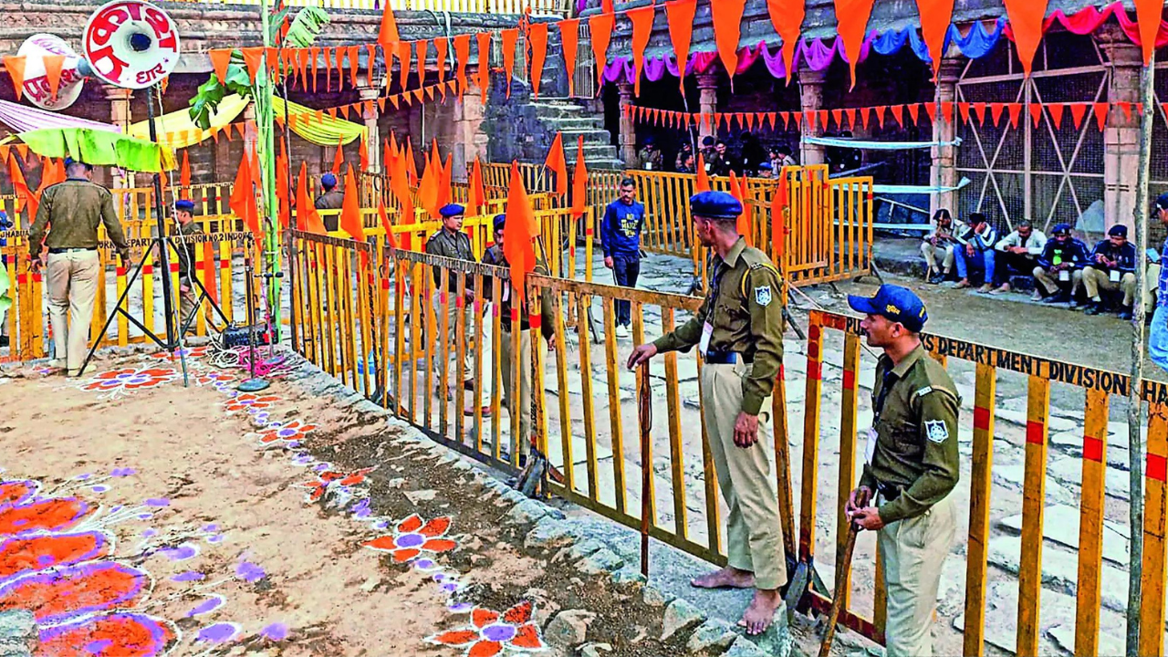 Basant Panchami, Friday prayers in separate areas of MP's Bhojshala today: SC