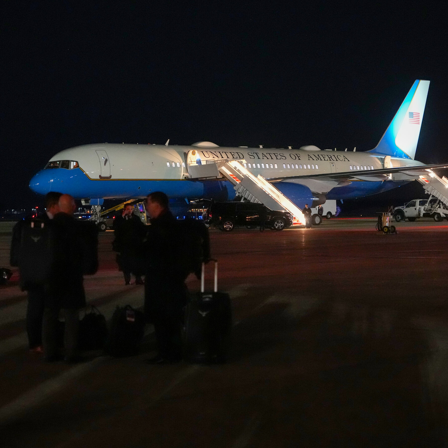 Trump Could Begin Flying on Jet Donated by Qatar by This Summer