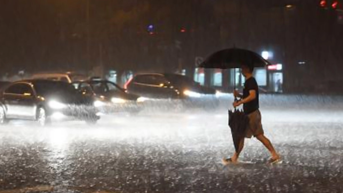Weather Update: Heatwaves and Peppering Rains Forecast Across Indian States