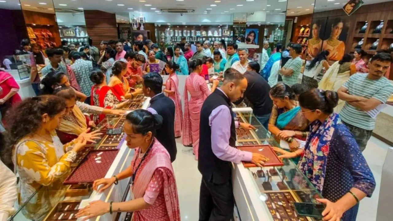 Gold Buying Boom After Modi Appeal: Market Responds to Government’s Curb Concerns