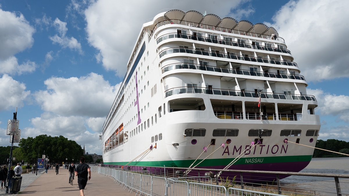 Gastrointestinal Illness Outbreak on British Cruise Ambition: 1,700+ Passengers Stranded in Bordeaux